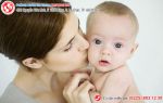 Mắc mụn rộp sinh dục vì nụ hôn của mẹ